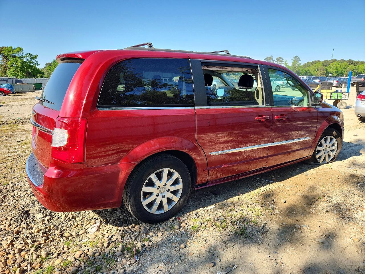 2013 Chrysler Town & Country Touring - Image 3