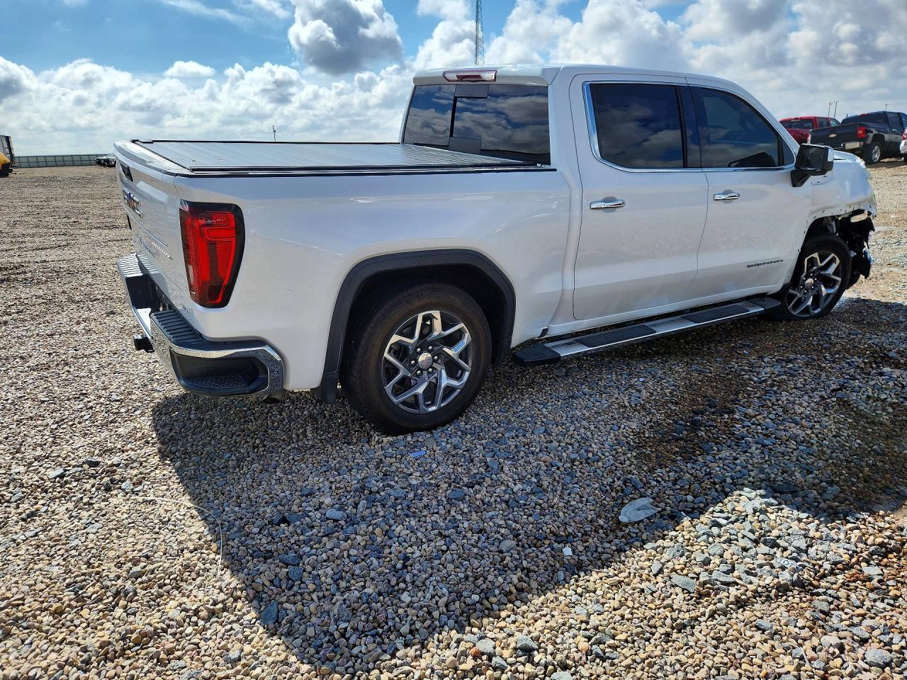 2023 GMC Sierra C1500 Slt - Image 3