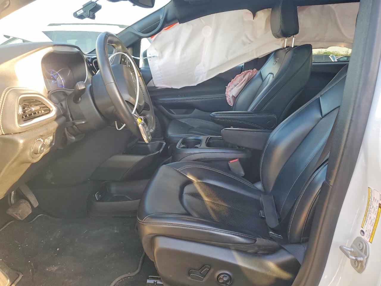 2023 Chrysler Pacifica Hybrid Touring L - Image 7