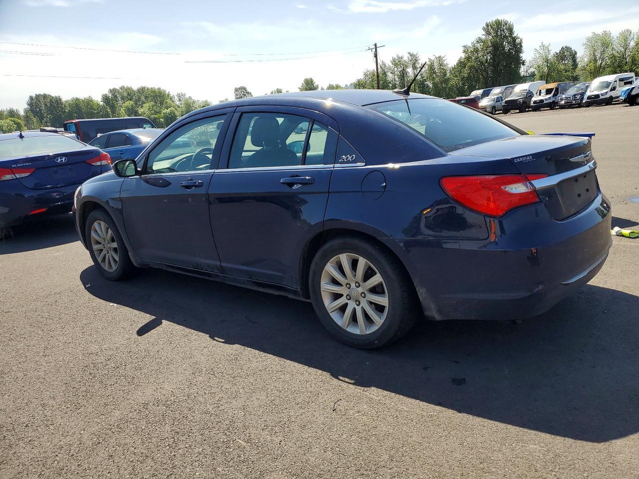 2013 Chrysler 200 Touring - Image 2