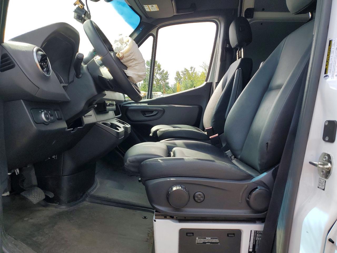 2025 Mercedes-Benz Sprinter 2500 - Image 7