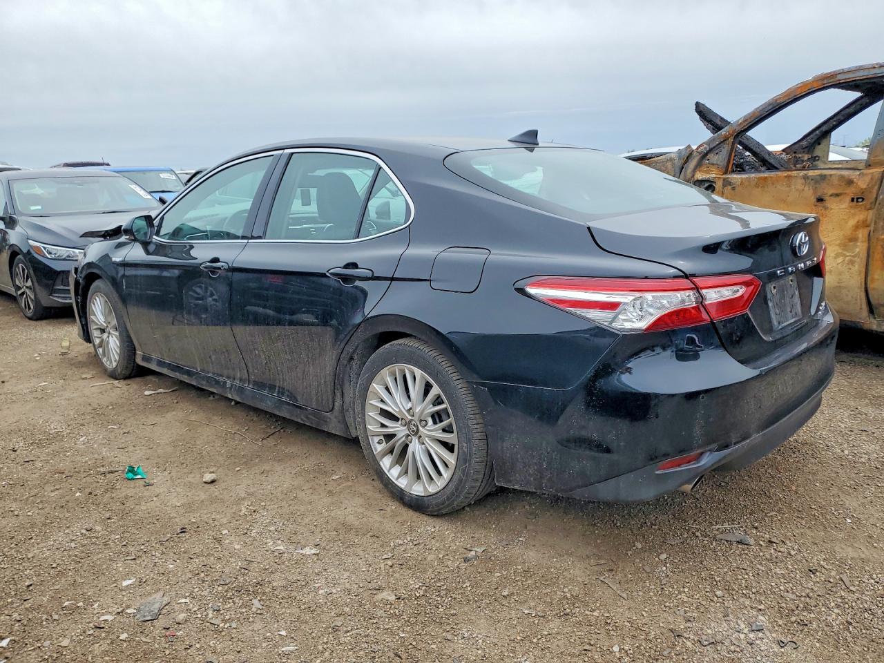 2018 Toyota Camry Hybrid Xle - Image 2