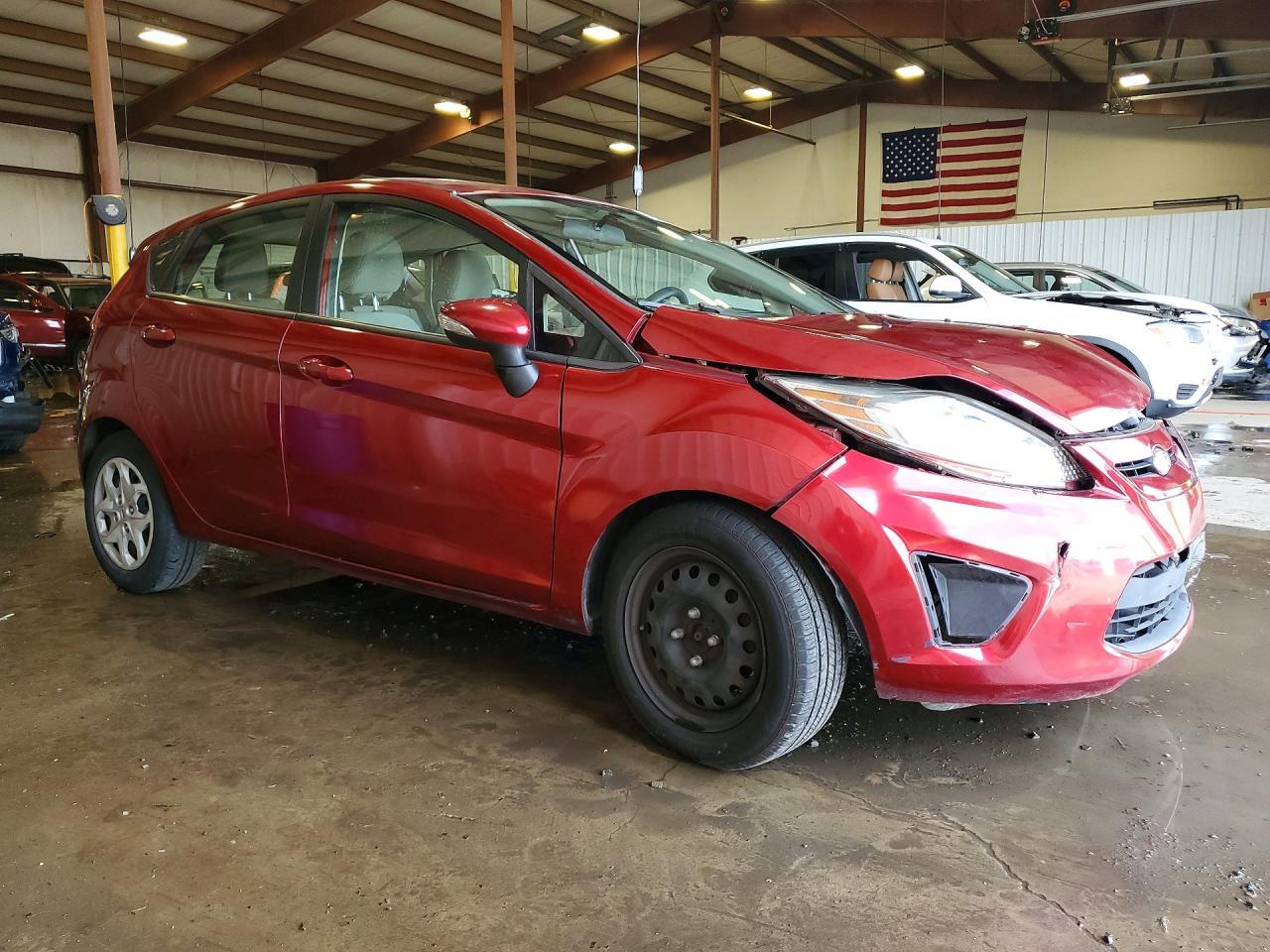 2013 Ford Fiesta Se - Фото 4