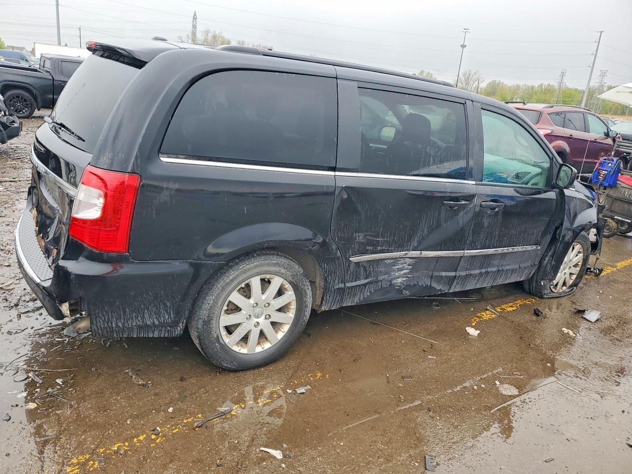 2014 Chrysler Town & Country Touring - Фото 3