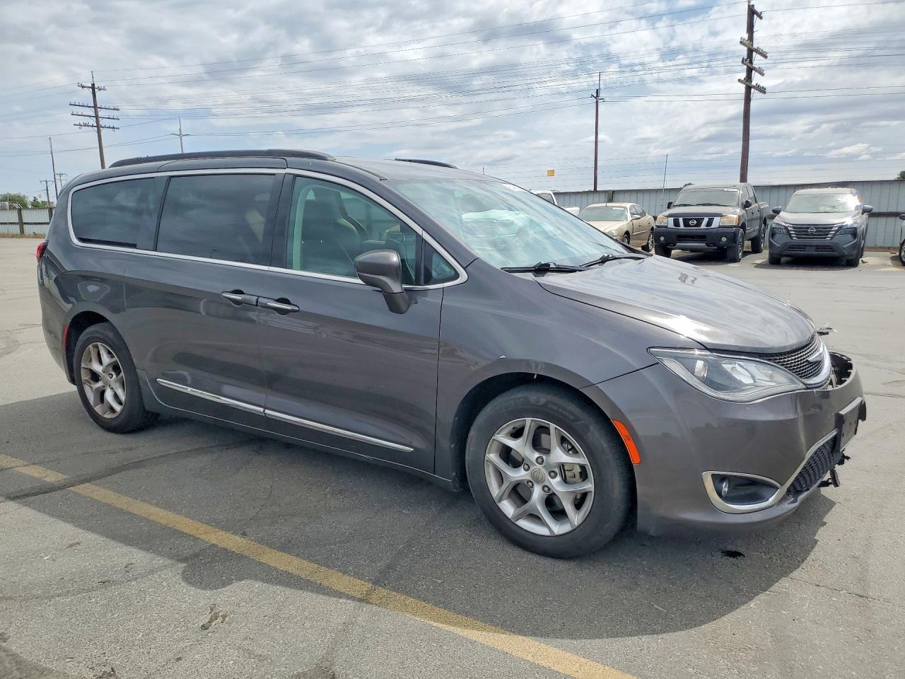 2017 Chrysler Pacifica - Image 4