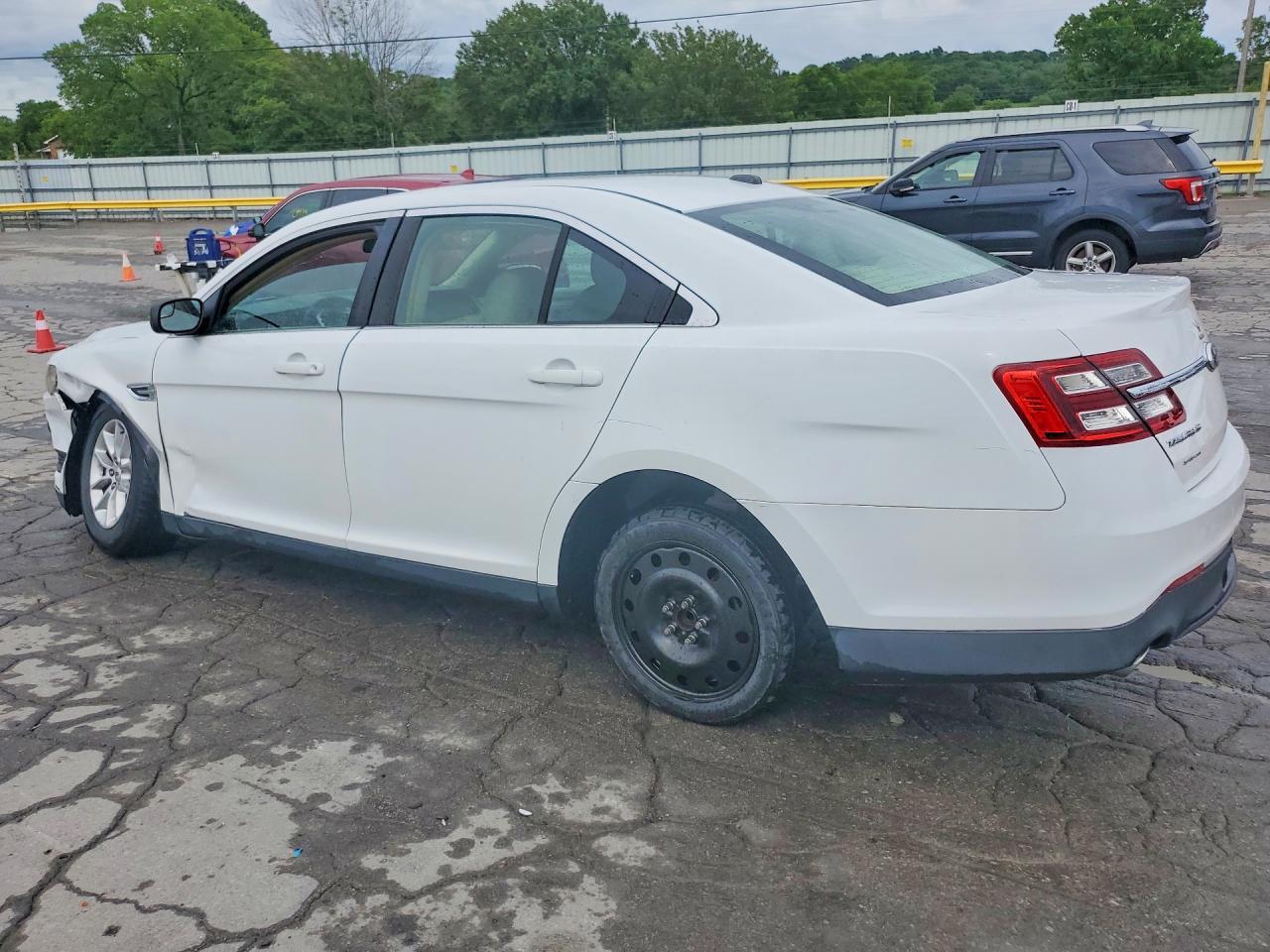 2013 Ford Taurus Se - Фото 2
