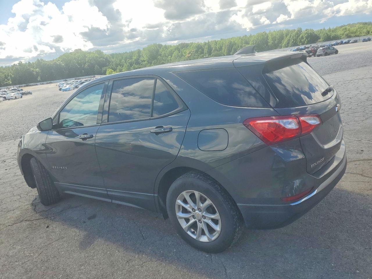 2018 Chevrolet Equinox Ls - Фото 2
