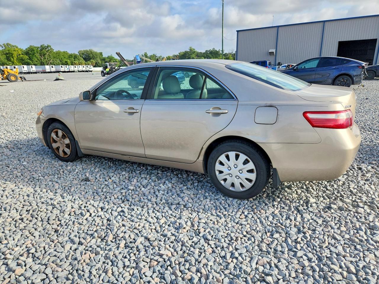 2007 Toyota Camry Le - Image 2