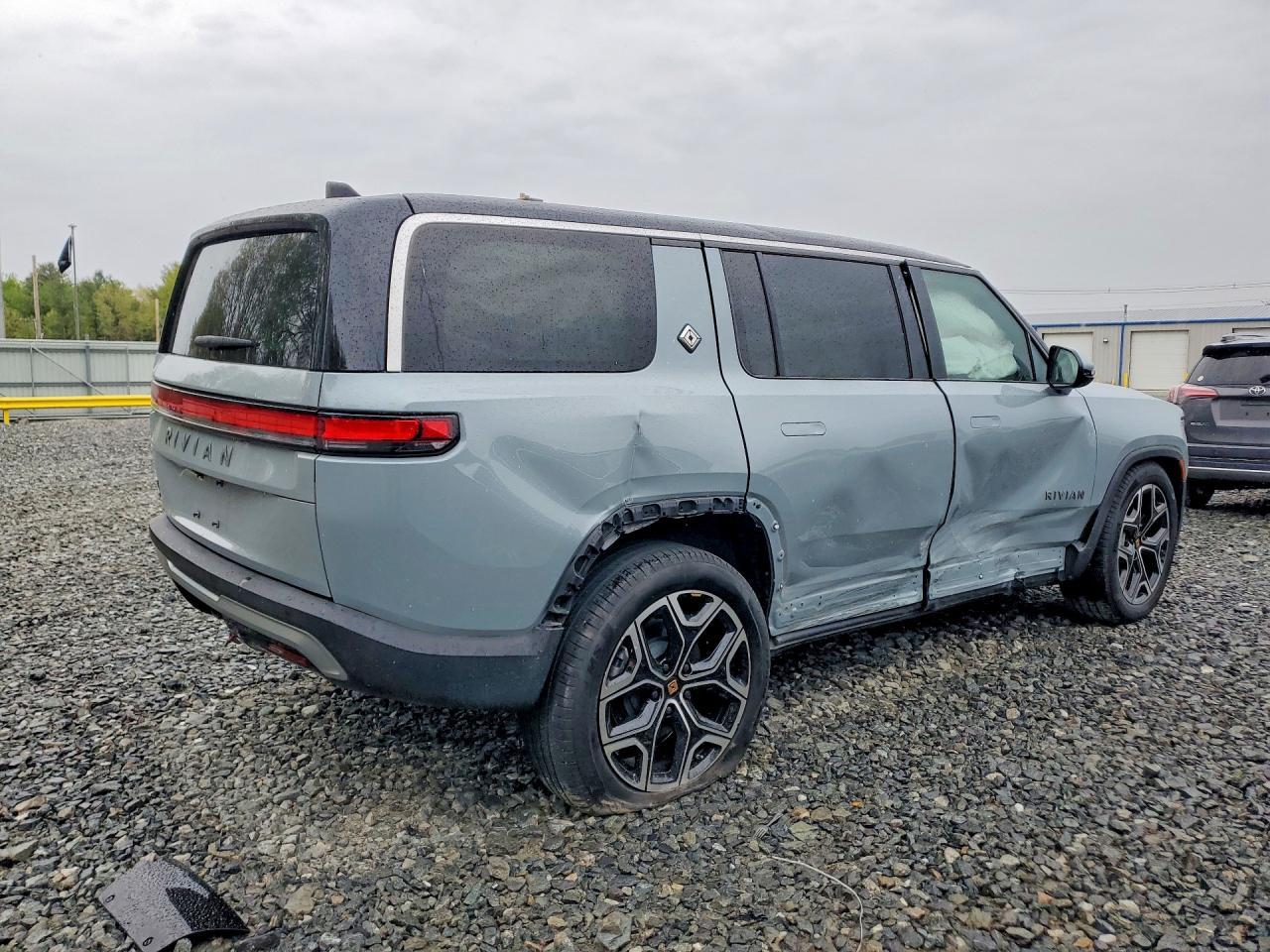 2025 Rivian R1S Adventure - Image 3