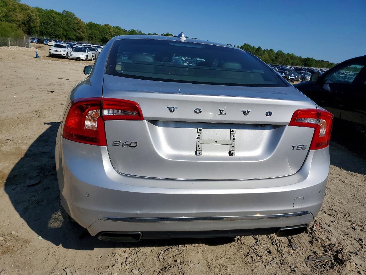 2016 Volvo S60 Platinum - Image 6