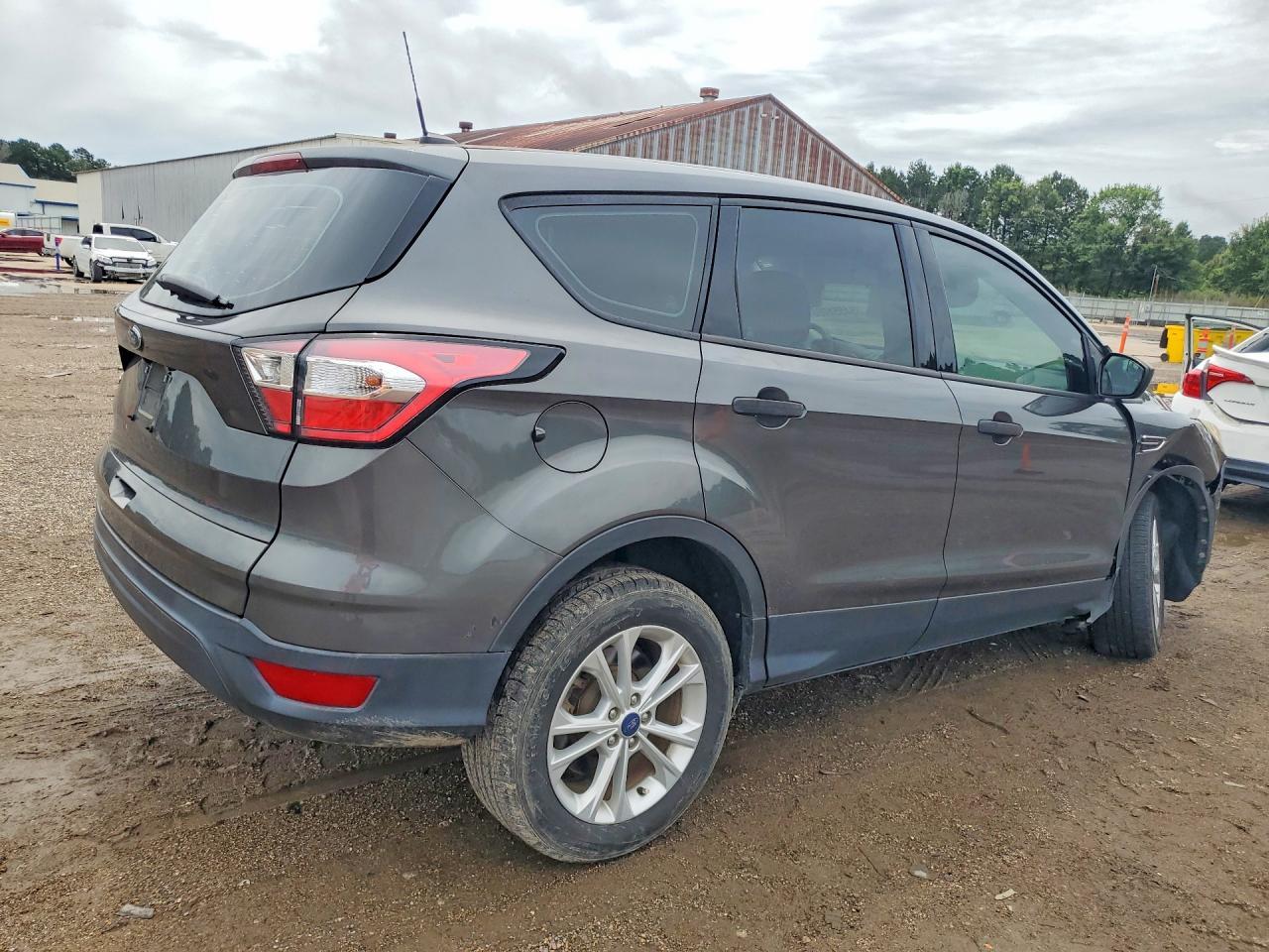 2017 Ford Escape S - Фото 3