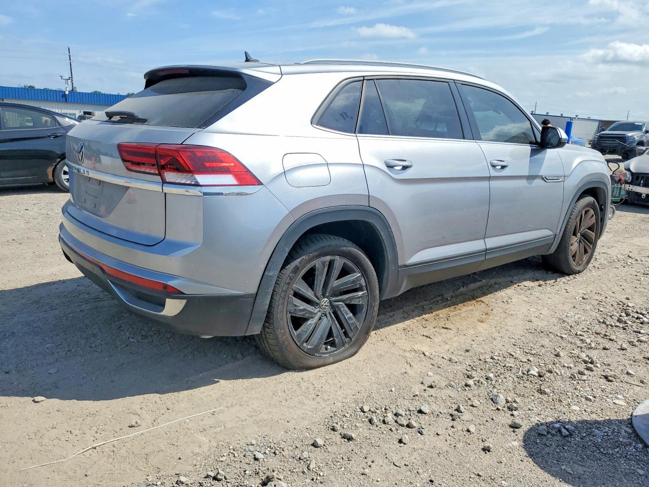 2022 Volkswagen Atlas Cross Sport Se - Image 3
