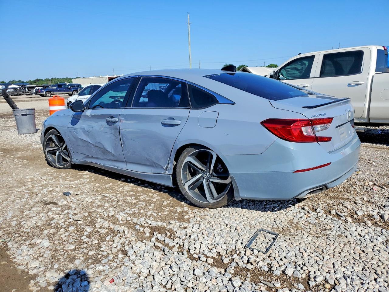2022 Honda Accord Sport - Фото 2