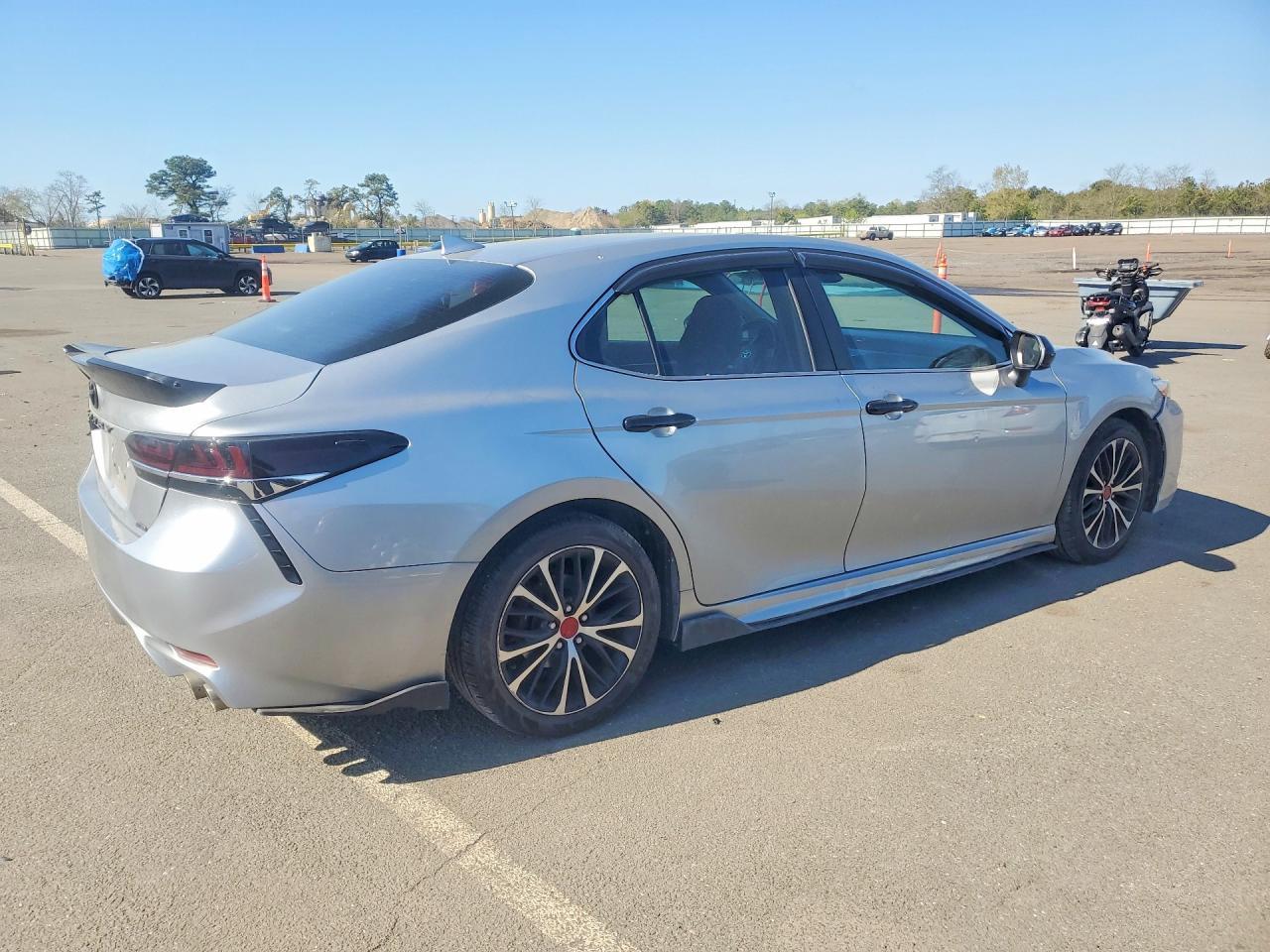 2020 Toyt Camry Hybr - Фото 3