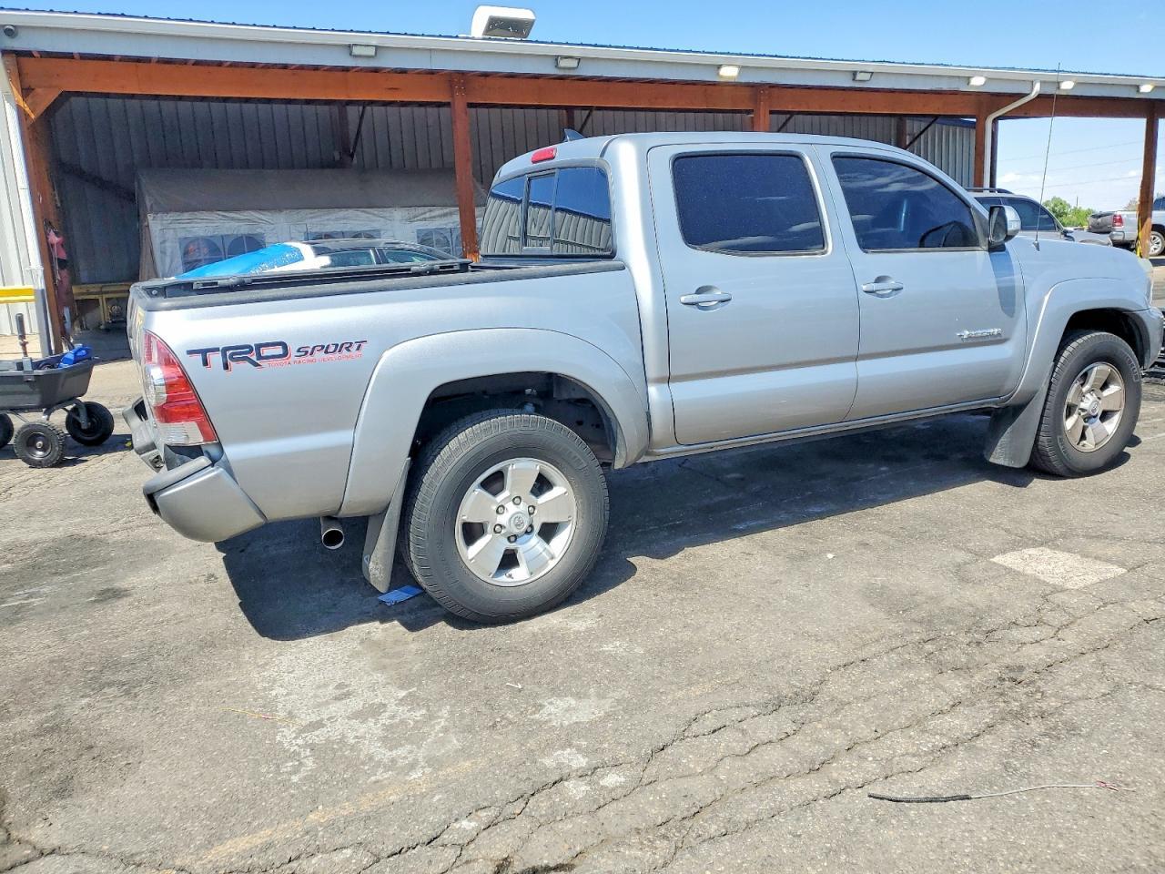 2015 Toyota Tacoma V6 - Image 3