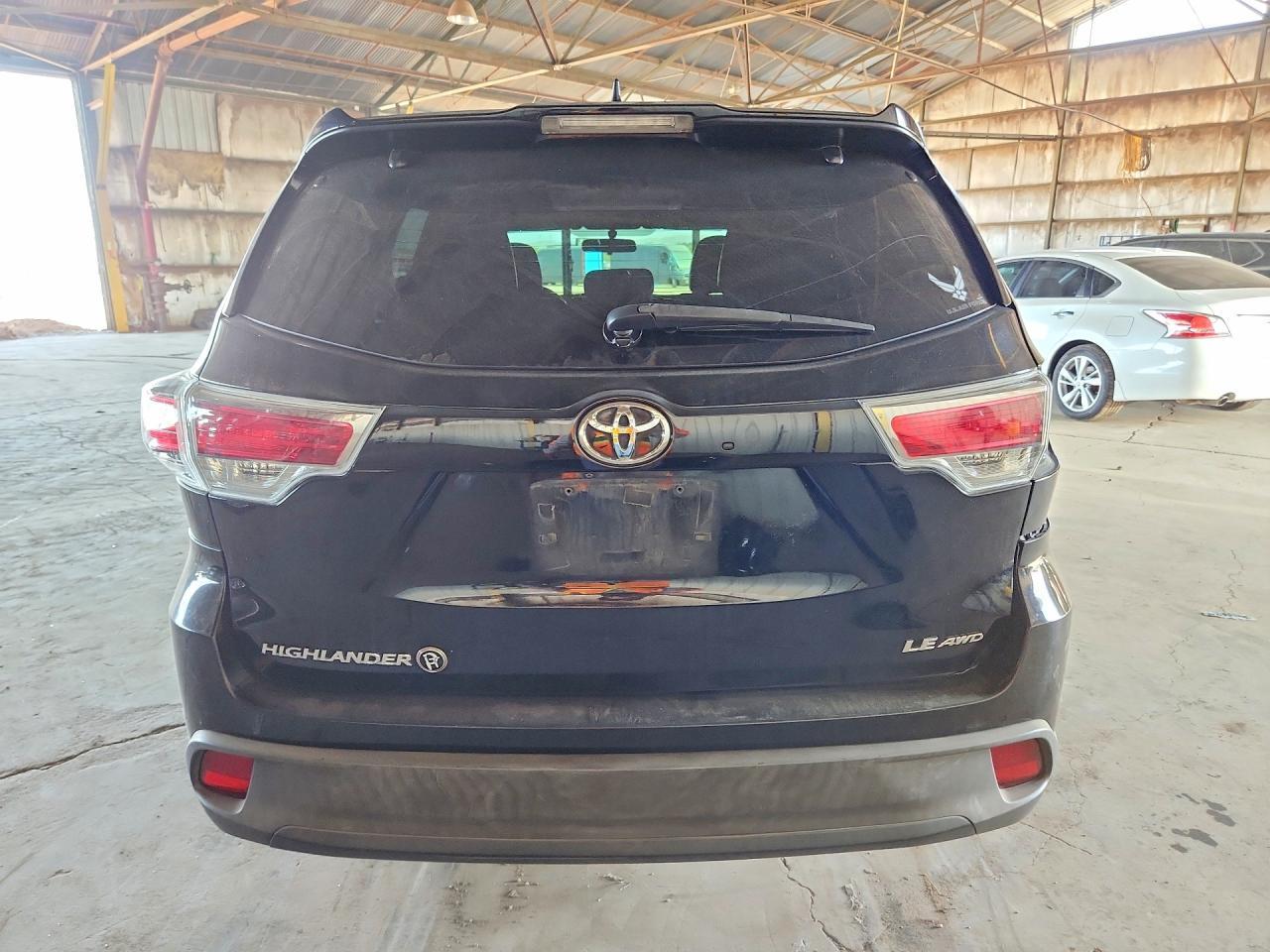 2016 Toyota Highlander Le Plus - Image 6
