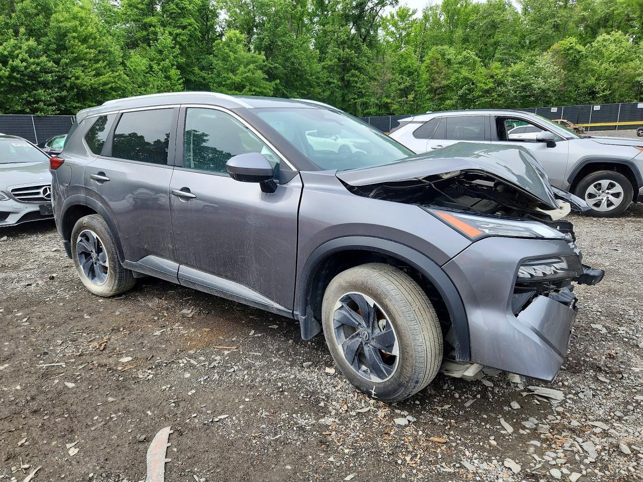 2024 Nissan Rogue Sv - Image 4