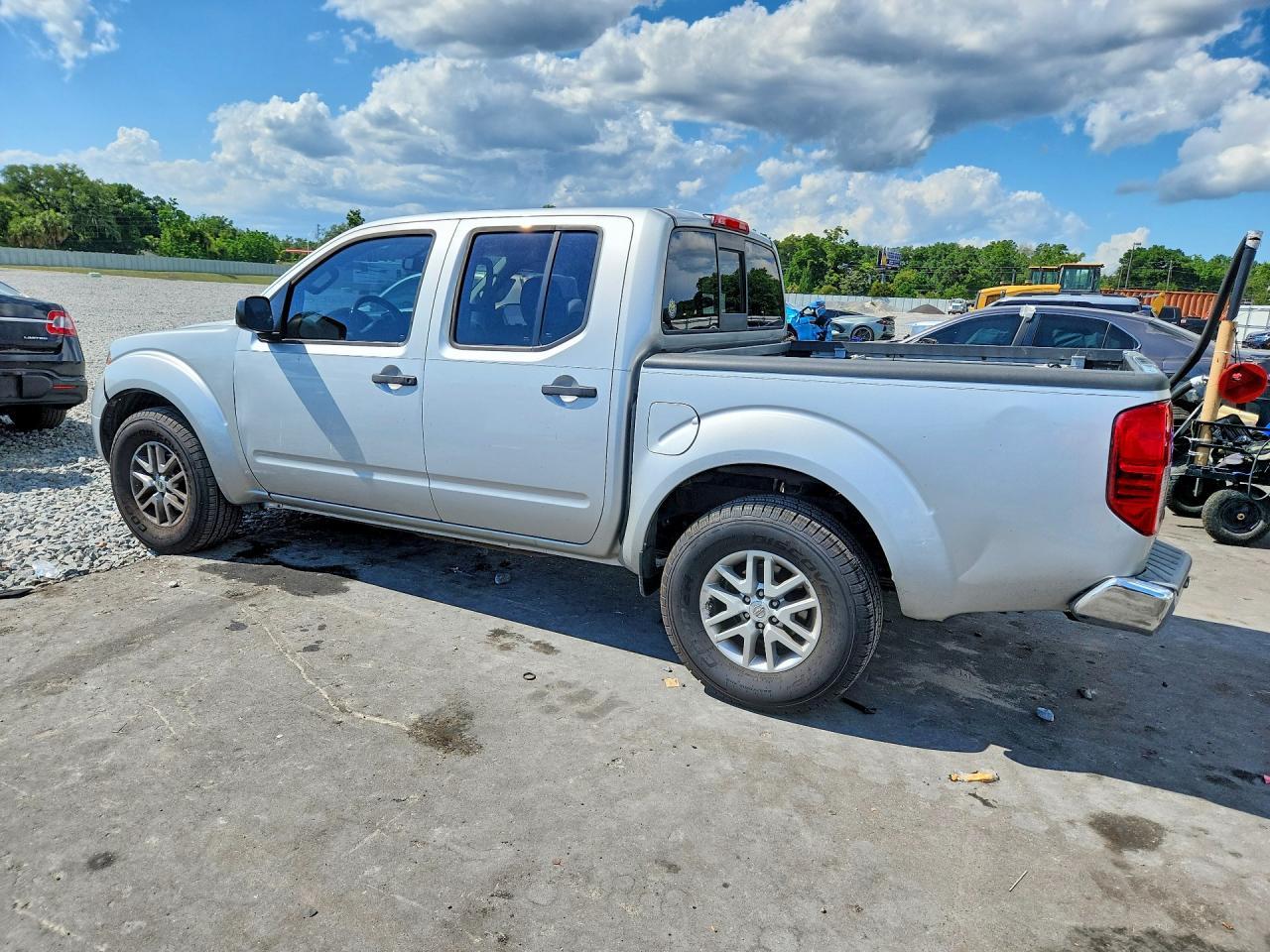 2014 Nissan Frontier S - Фото 2