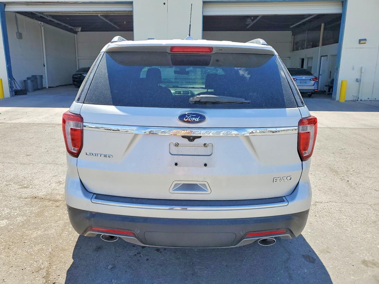 2019 Ford Explorer Limited - Image 6
