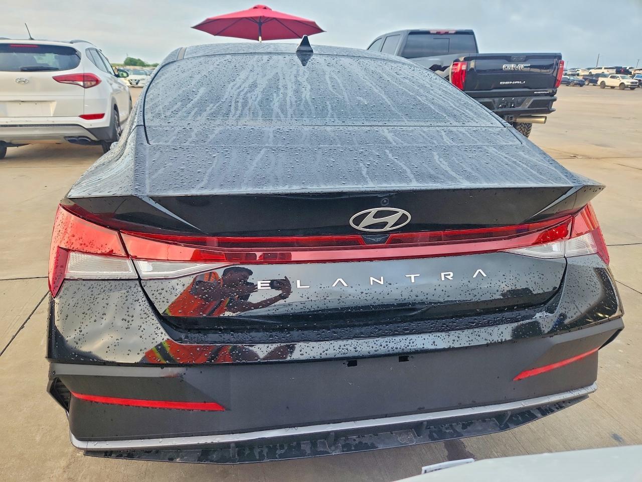 2025 Hyundai Elantra Se - Image 6