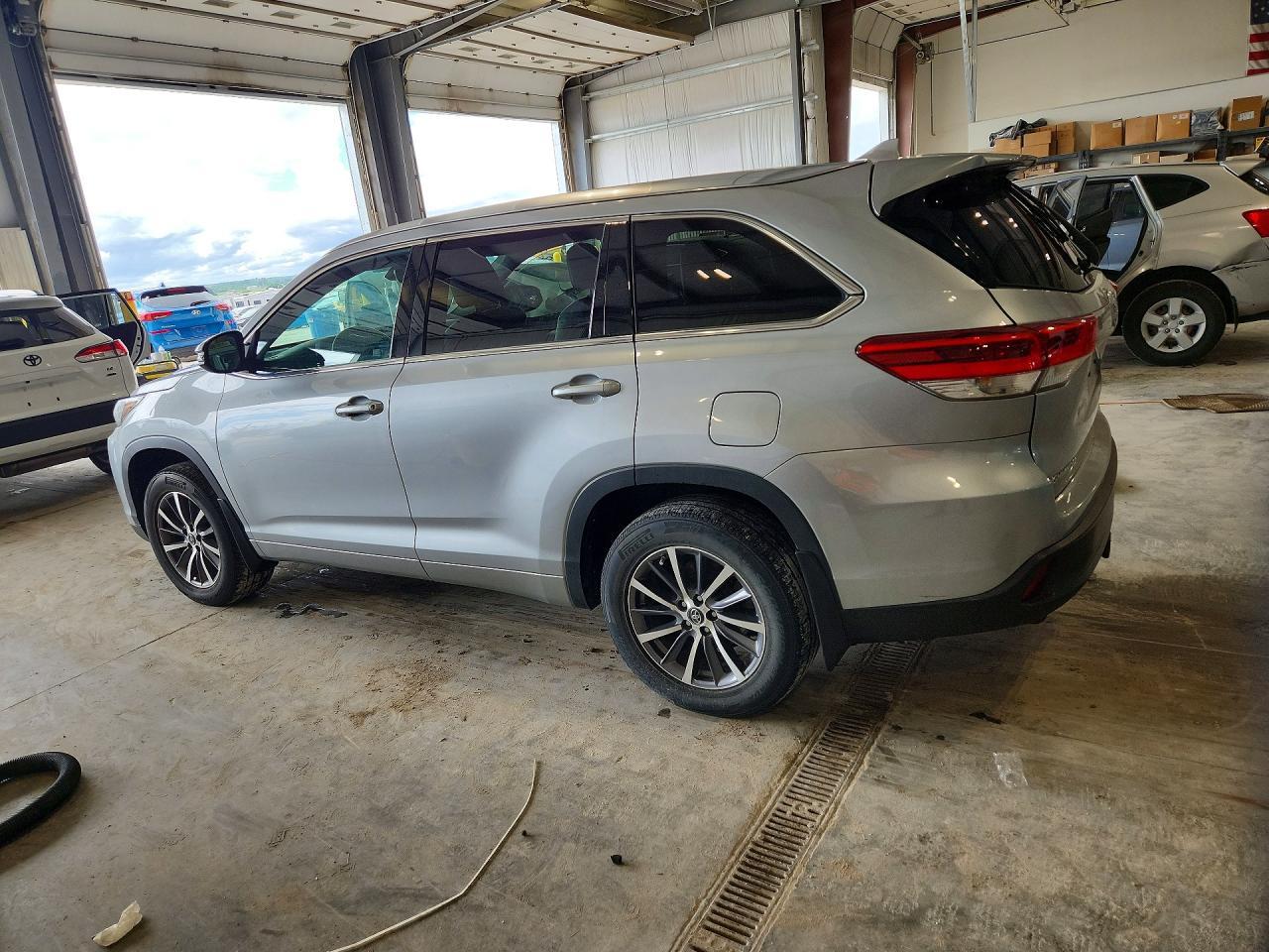 2017 Toyota Highlander Xle - Фото 2