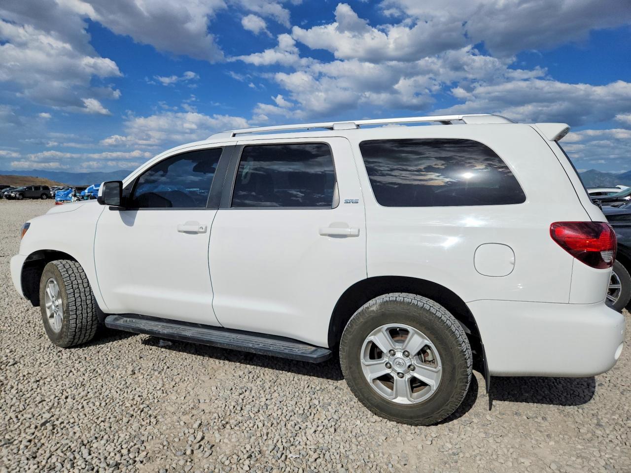 2018 Toyota Sequoia Sr5 - Фото 2