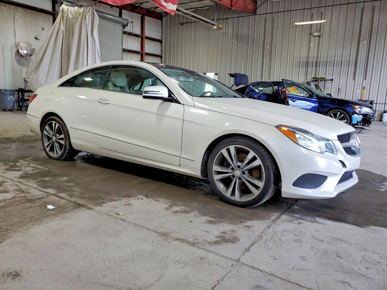 2015 Mercedes-Benz E 400 4Matic - Фото 4
