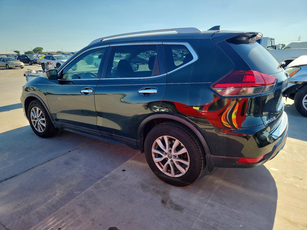 2018 Nissan Rogue Sv - Image 2