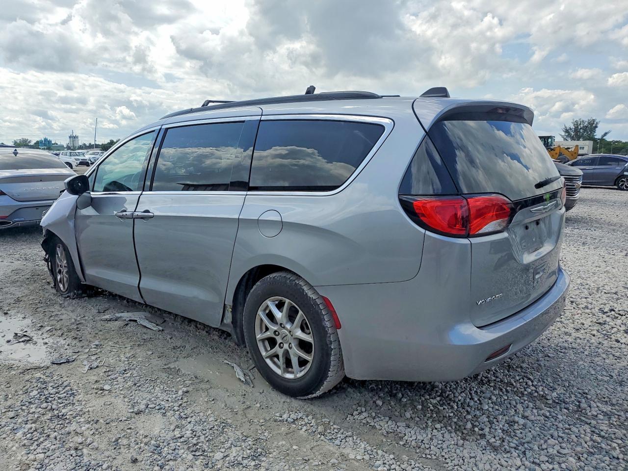 2021 Chrysler Voyager Lxi - Image 2