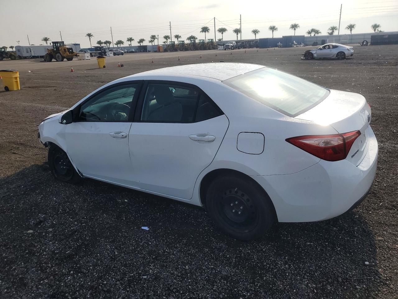 2018 Toyota Corolla Le - Фото 2