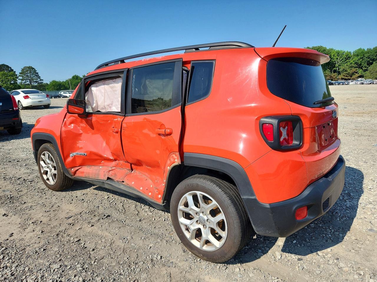 2017 Jeep Renegade Latitude - Image 2