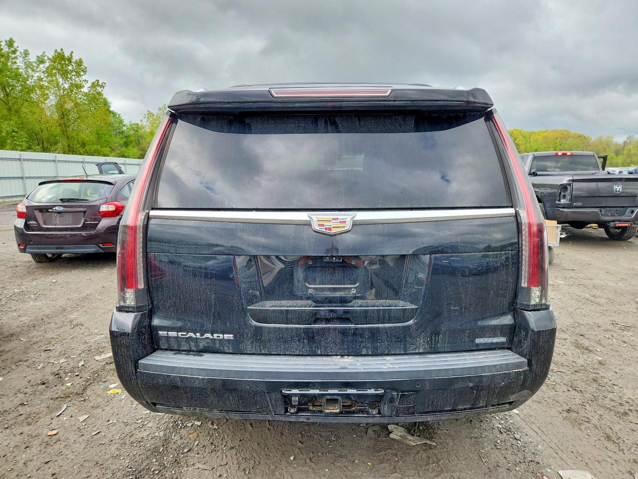 2017 Cadillac Escalade Platinum - Image 6