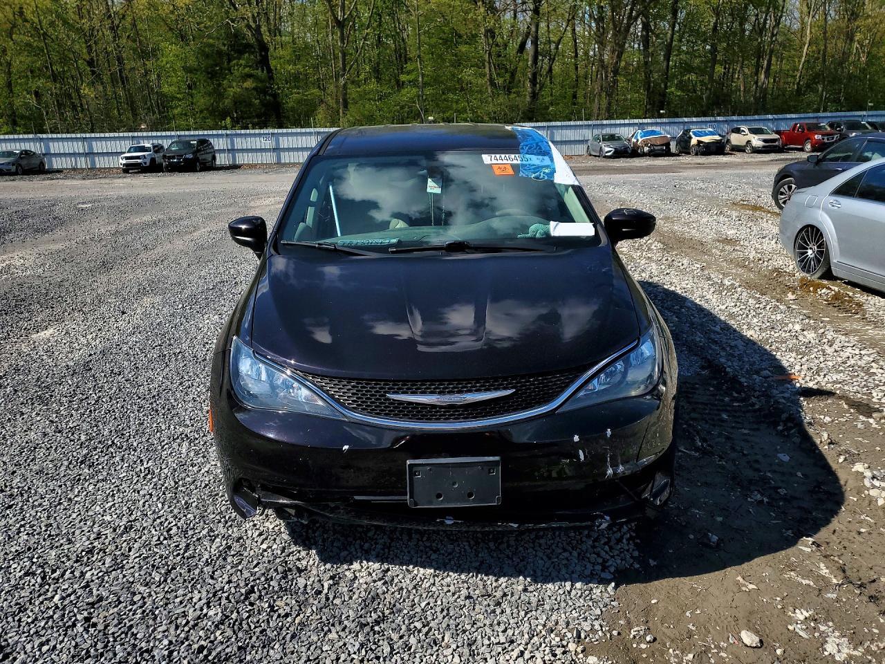 2017 Chrysler Pacifica Touring - Image 5