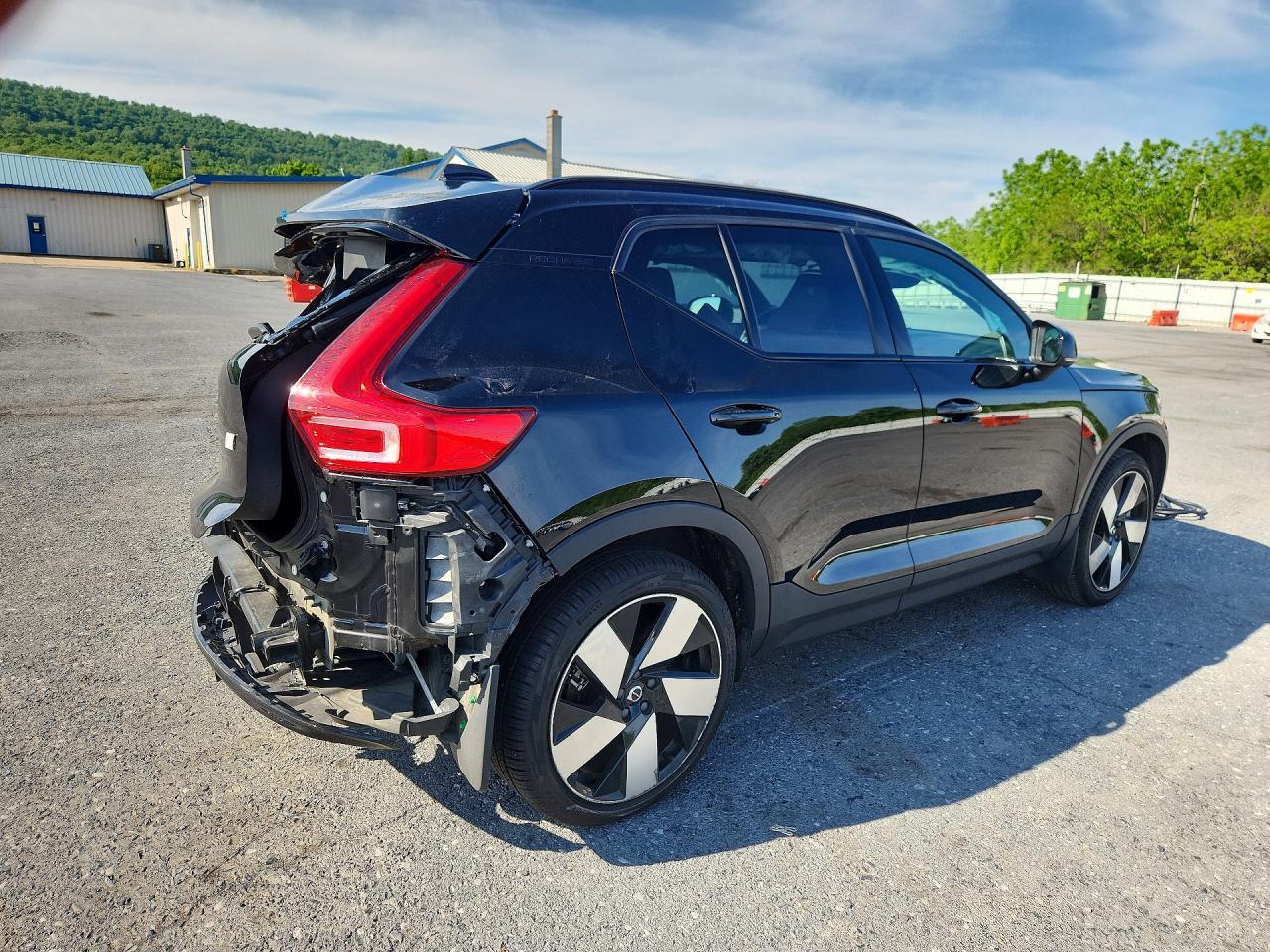 2023 Volvo Xc40 Recharge Ultimate - Image 3