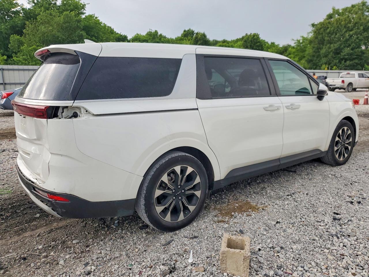 2024 Kia Carnival Ex - Image 3