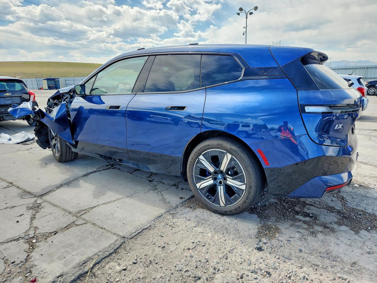 2025 BMW Ix xDrive50 - Фото 2