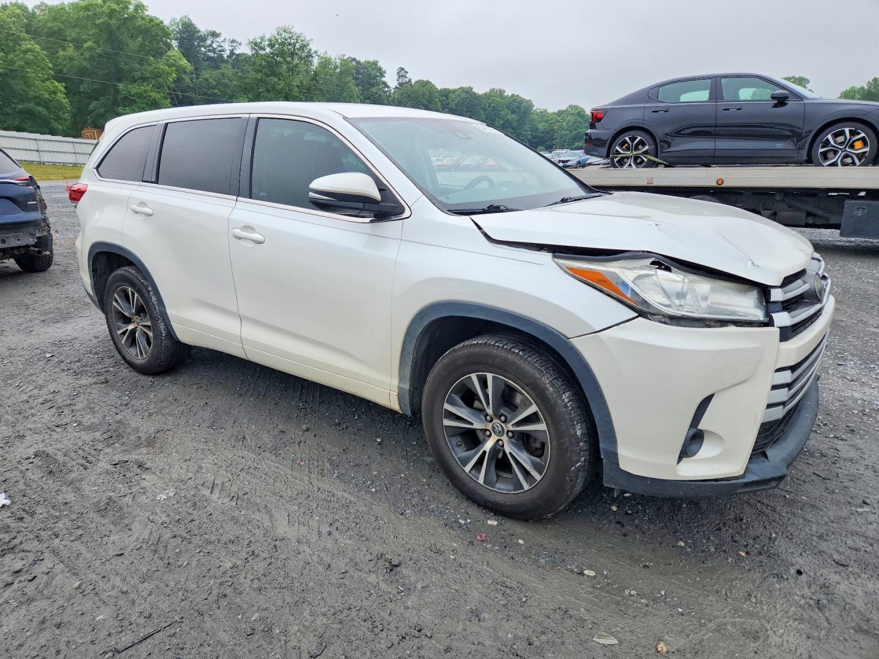 2017 Toyota Highlander Le - Фото 4