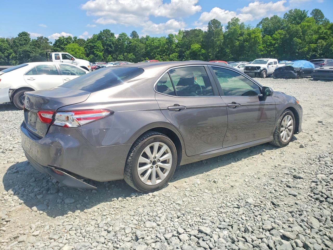 2018 Toyota Camry Le - Фото 3