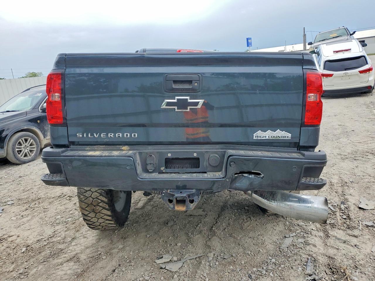 2017 Chevrolet Silverado K2500 High Country - Image 6