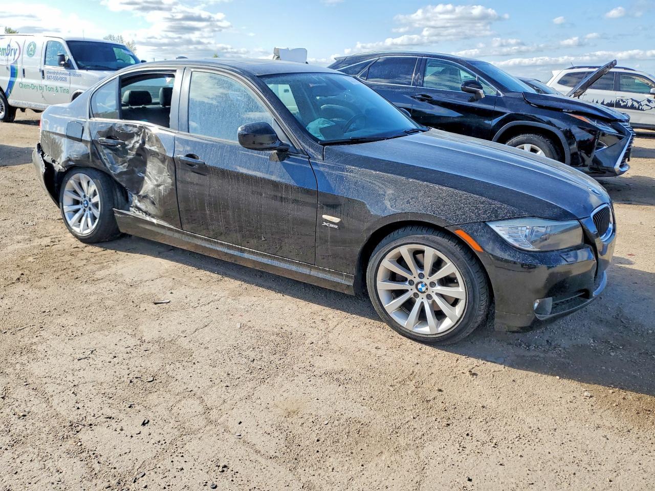 2011 BMW 328 Xi - Image 4