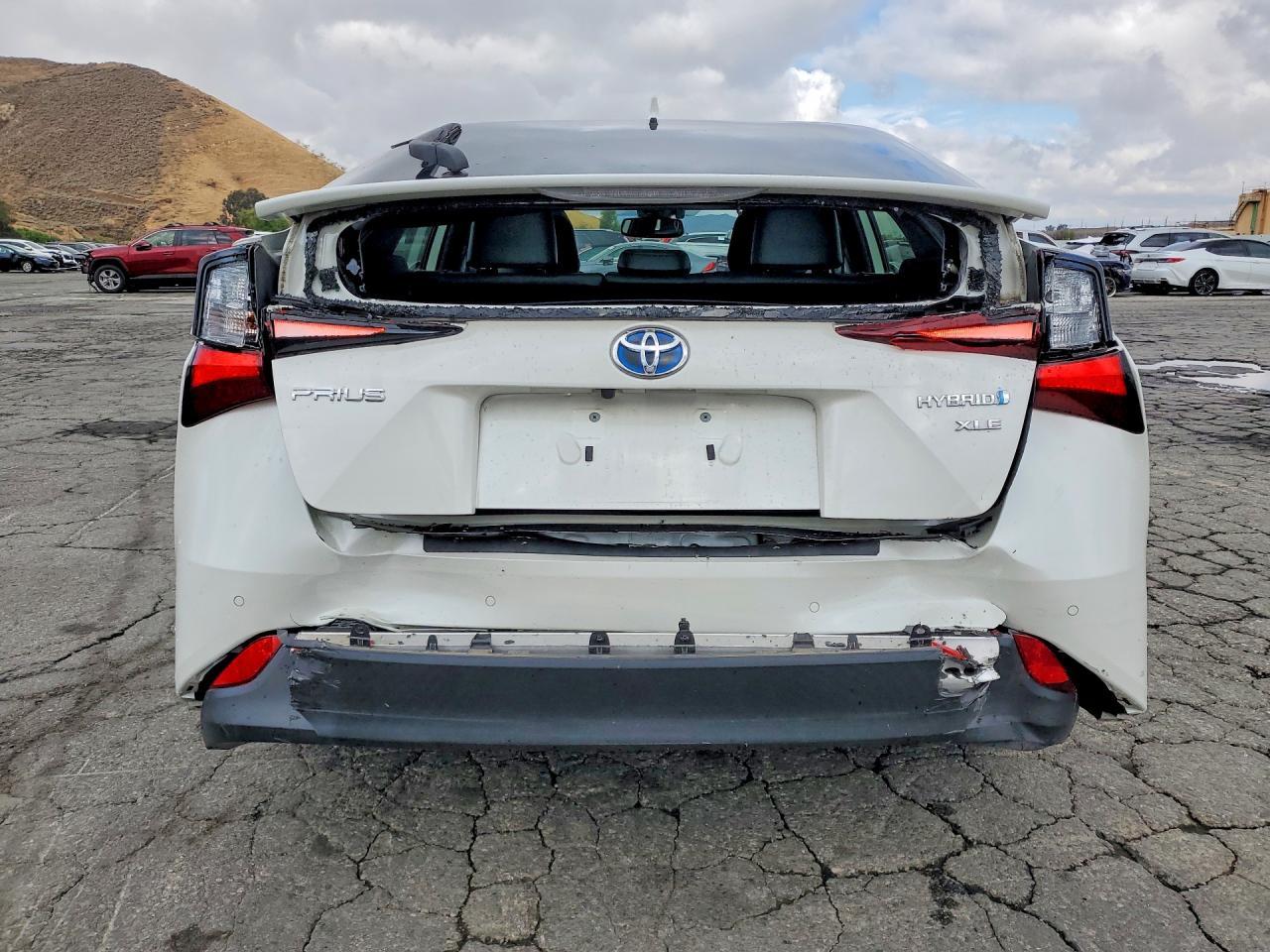 2019 Toyota Prius Xle - Image 6
