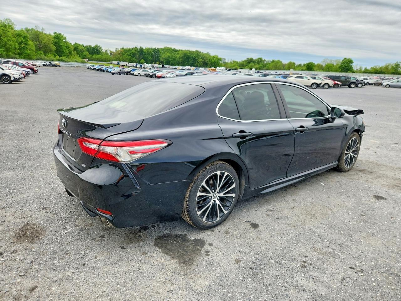 2018 Toyota Camry Se - Image 3