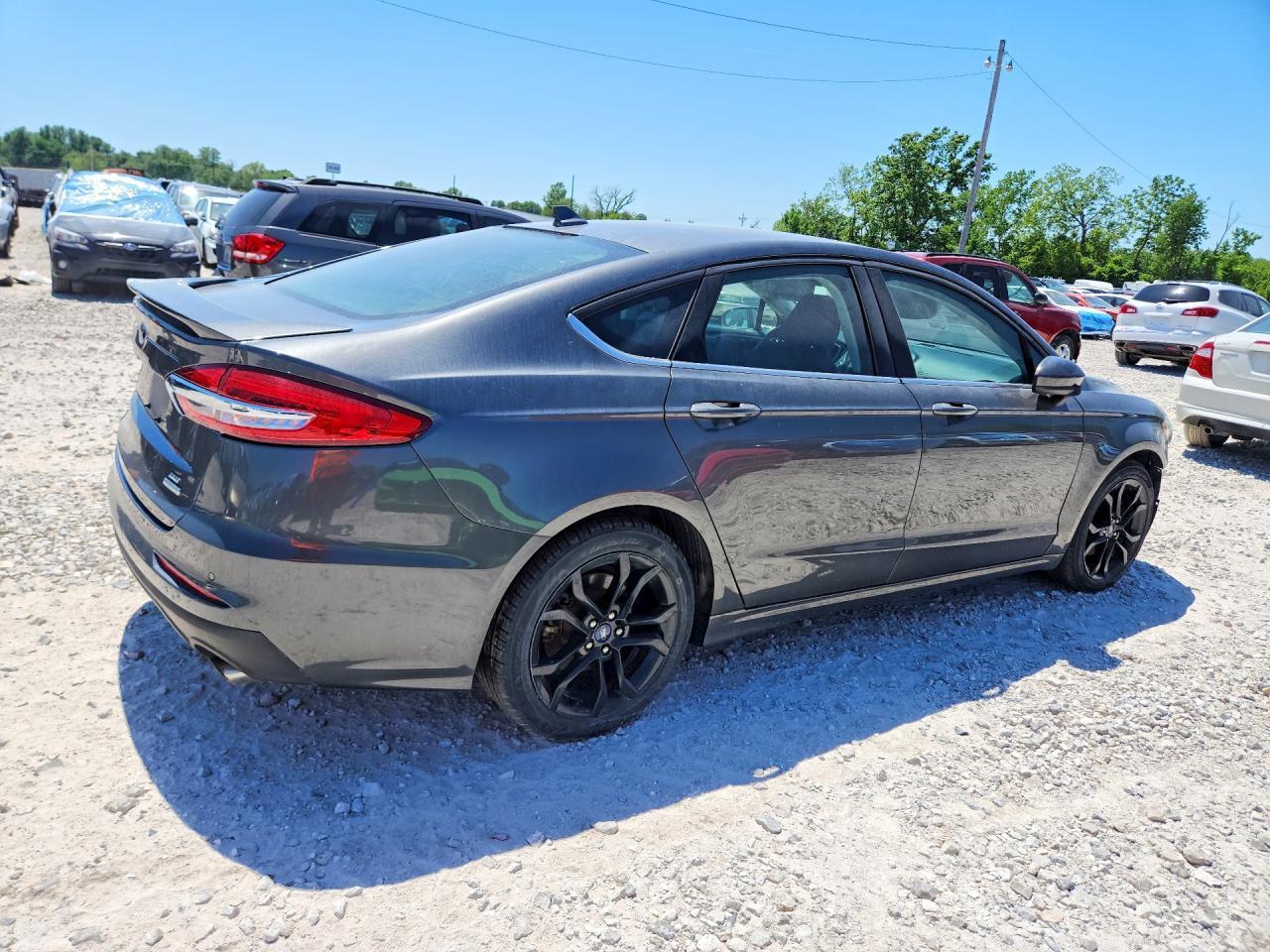 2020 Ford Fusion Se - Фото 3