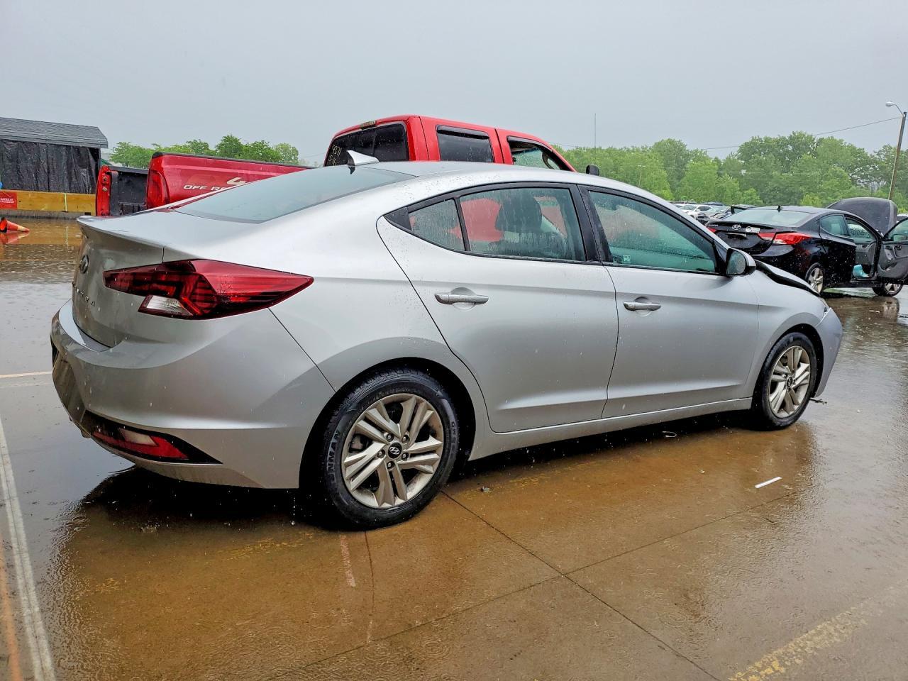2020 Hyundai Elantra - Фото 3