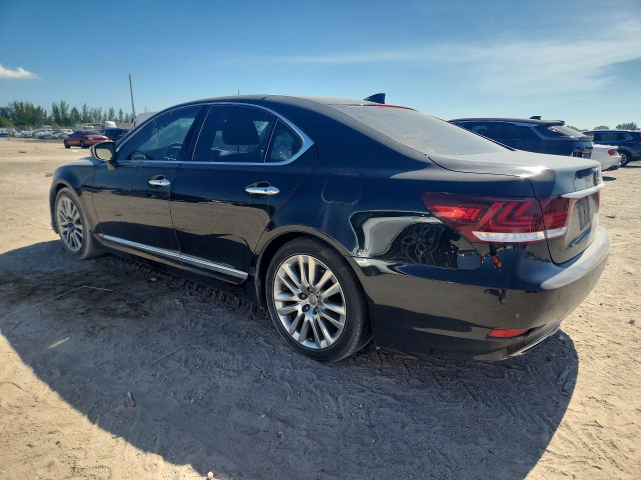 2017 Lexus Ls 460 - Image 2