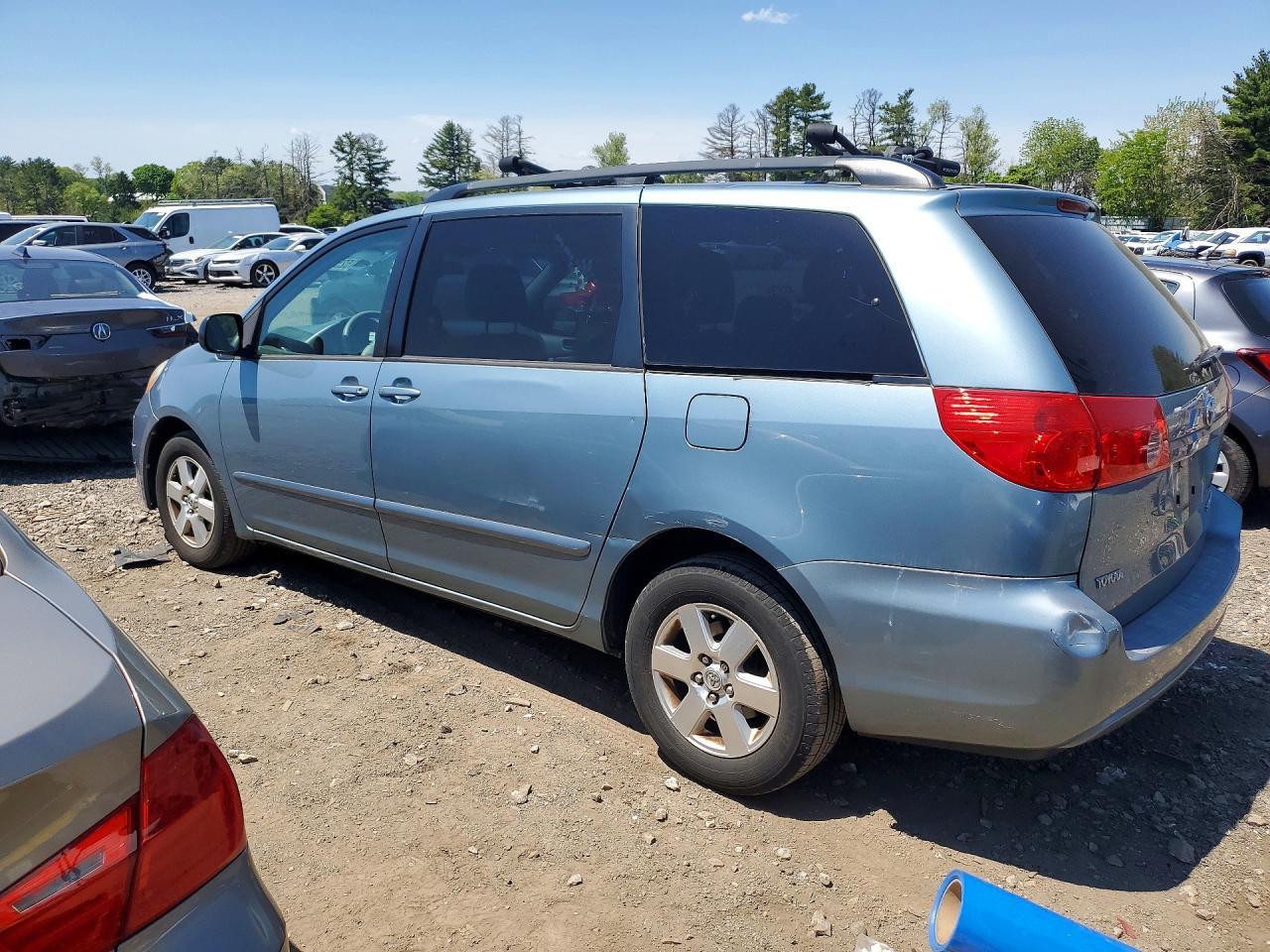 2009 Toyota Sienna Le 8-Passenger - Image 2