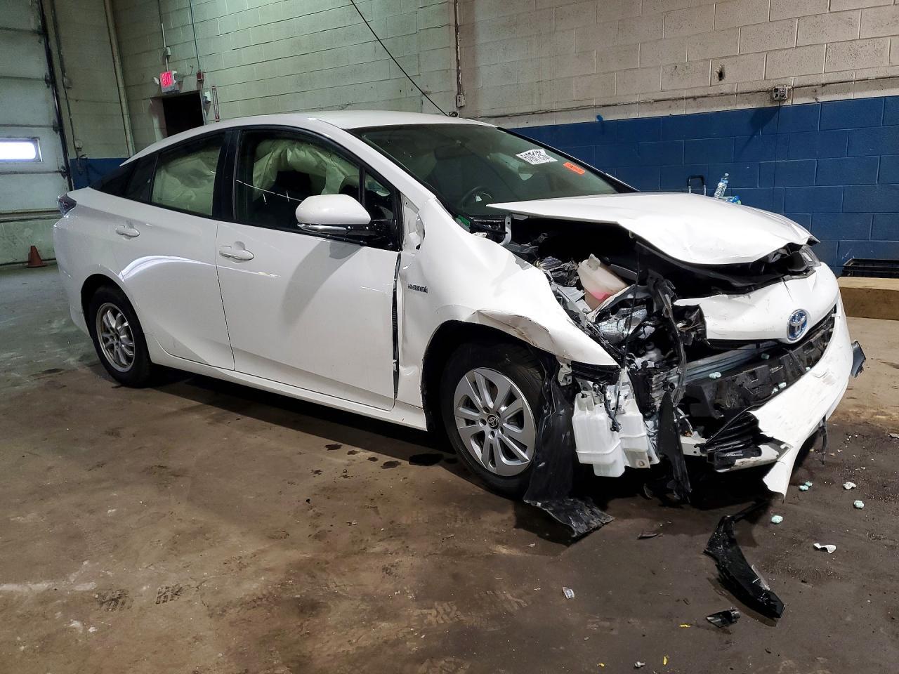 2016 Toyota Prius Two - Фото 4