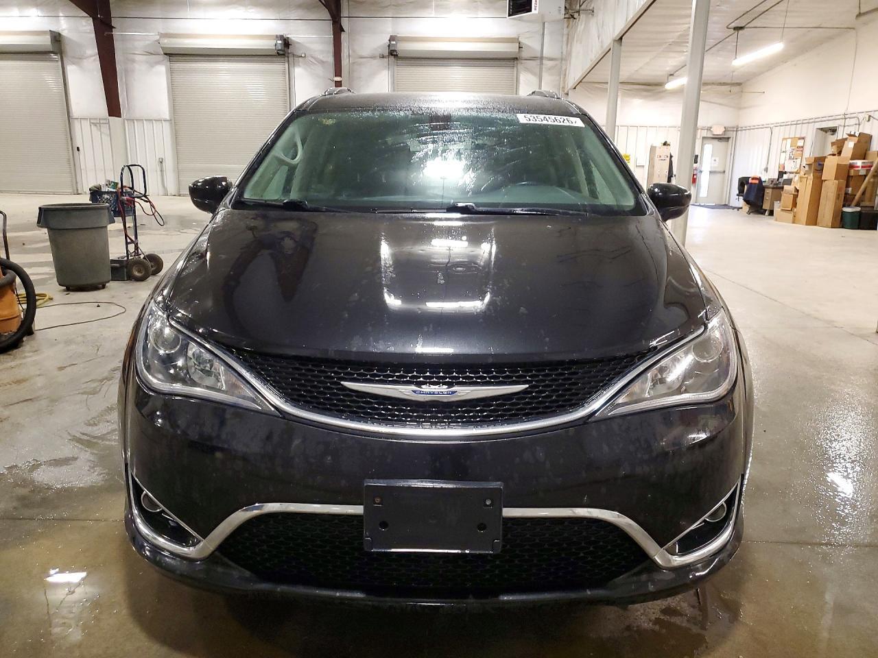 2018 Chrysler Pacifica Touring L - Image 5