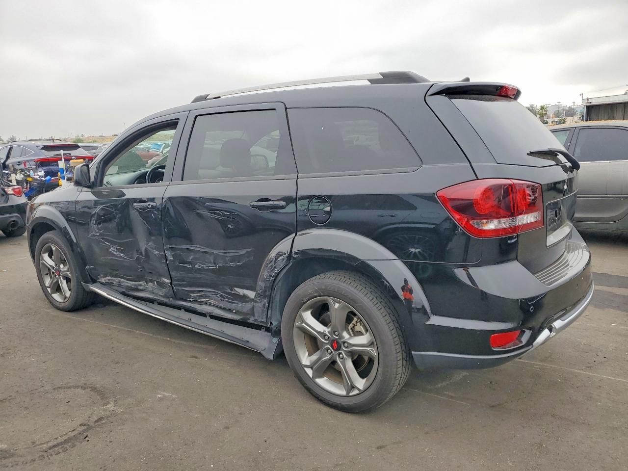 2017 Dodge Journey Crossroad - Image 2