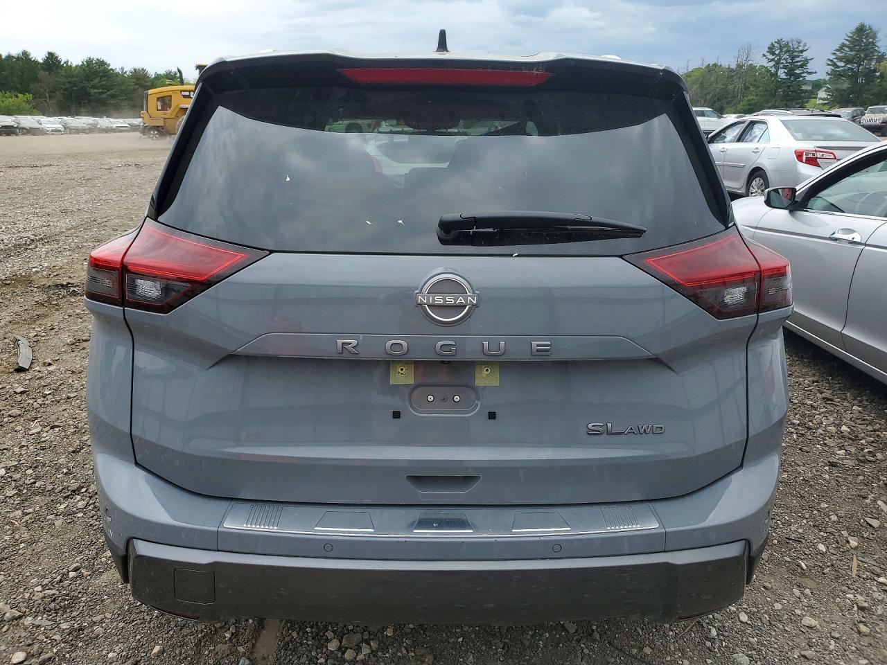 2025 Nissan Rogue Sl - Image 6